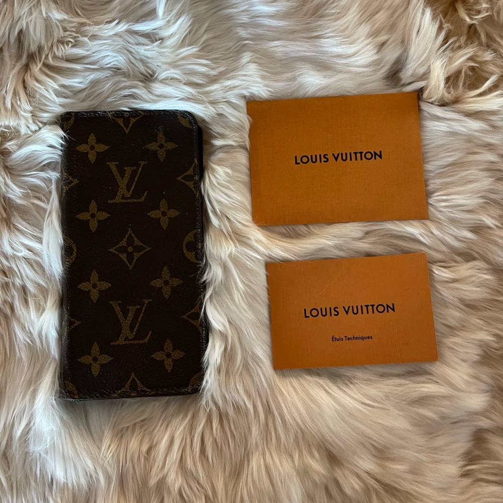 LV smartphone case, good condition